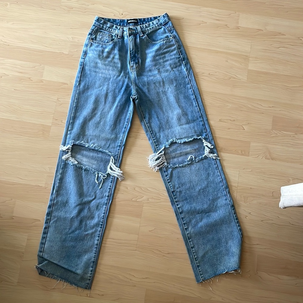 High waisted strait legged 90s jeans